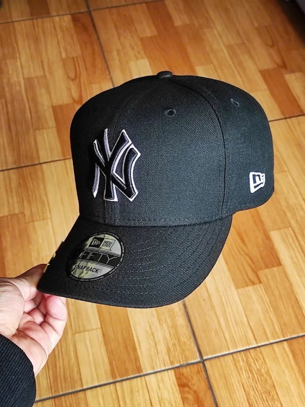 NWT New Era Black Fitted Hat White Logo Side Patch Cap - Picture 2 of 8